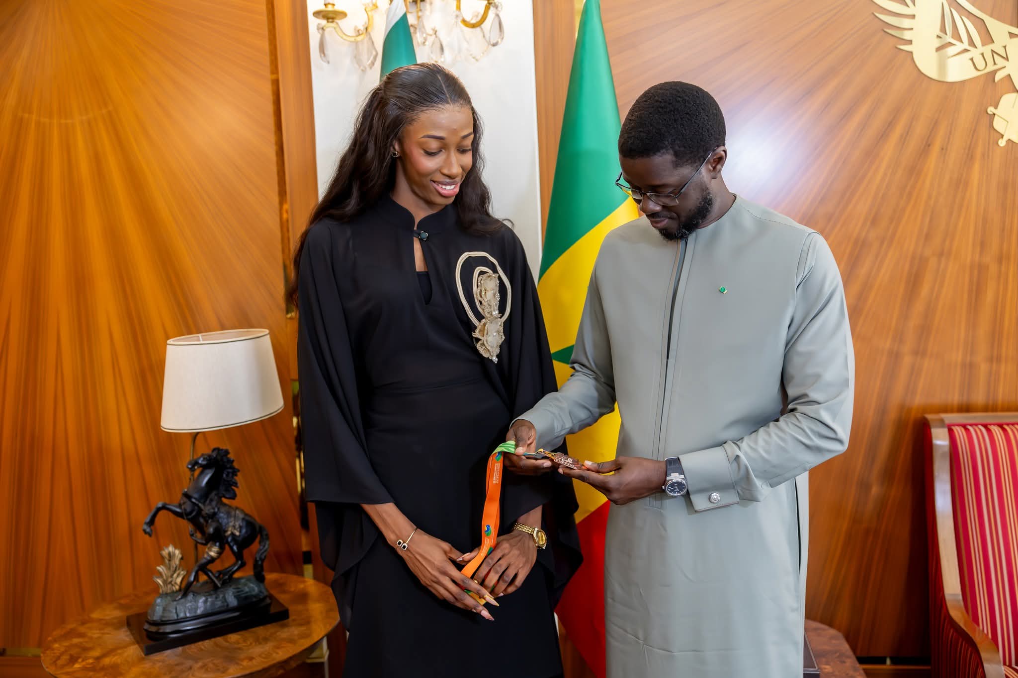 Palais : Saly Sarr présente sa médaille mondiale au président