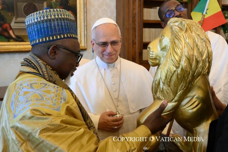 Dialogue des Cœurs au Vatican : le Pape François et le Khalife de Bambilor célèbrent le « miracle sénégalais » 25 Dialogue des Cœurs au Vatican : le Pape François et le Khalife de Bambilor célèbrent le « miracle sénégalais »
