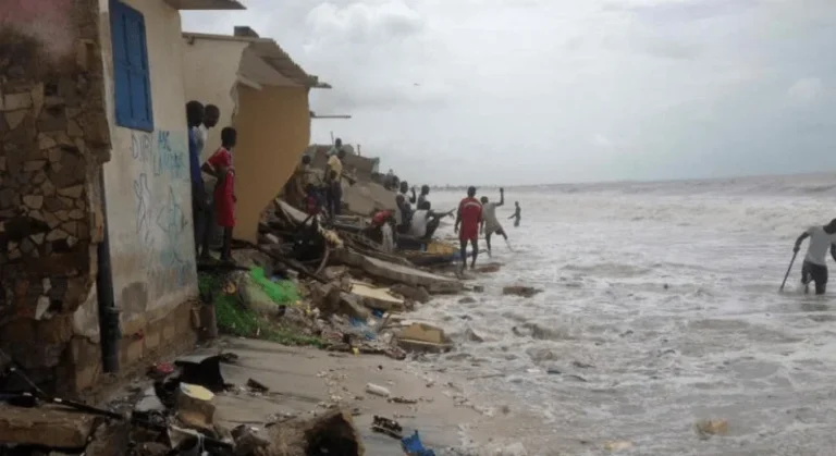 Quand l’Atlantique efface nos vies, le cri d&rsquo;alarme d&rsquo;un littoral en sursis (Par Aly Saleh)