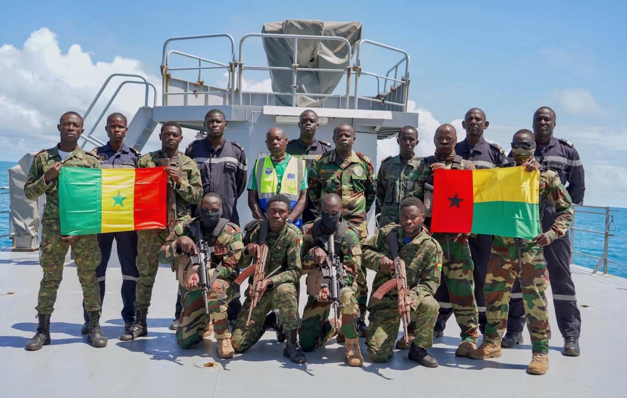 Opération maritime conjointe : Des navires de pêche arraisonnés dans les eaux gambiennes 1 Opération maritime conjointe : Des navires de pêche arraisonnés dans les eaux gambiennes