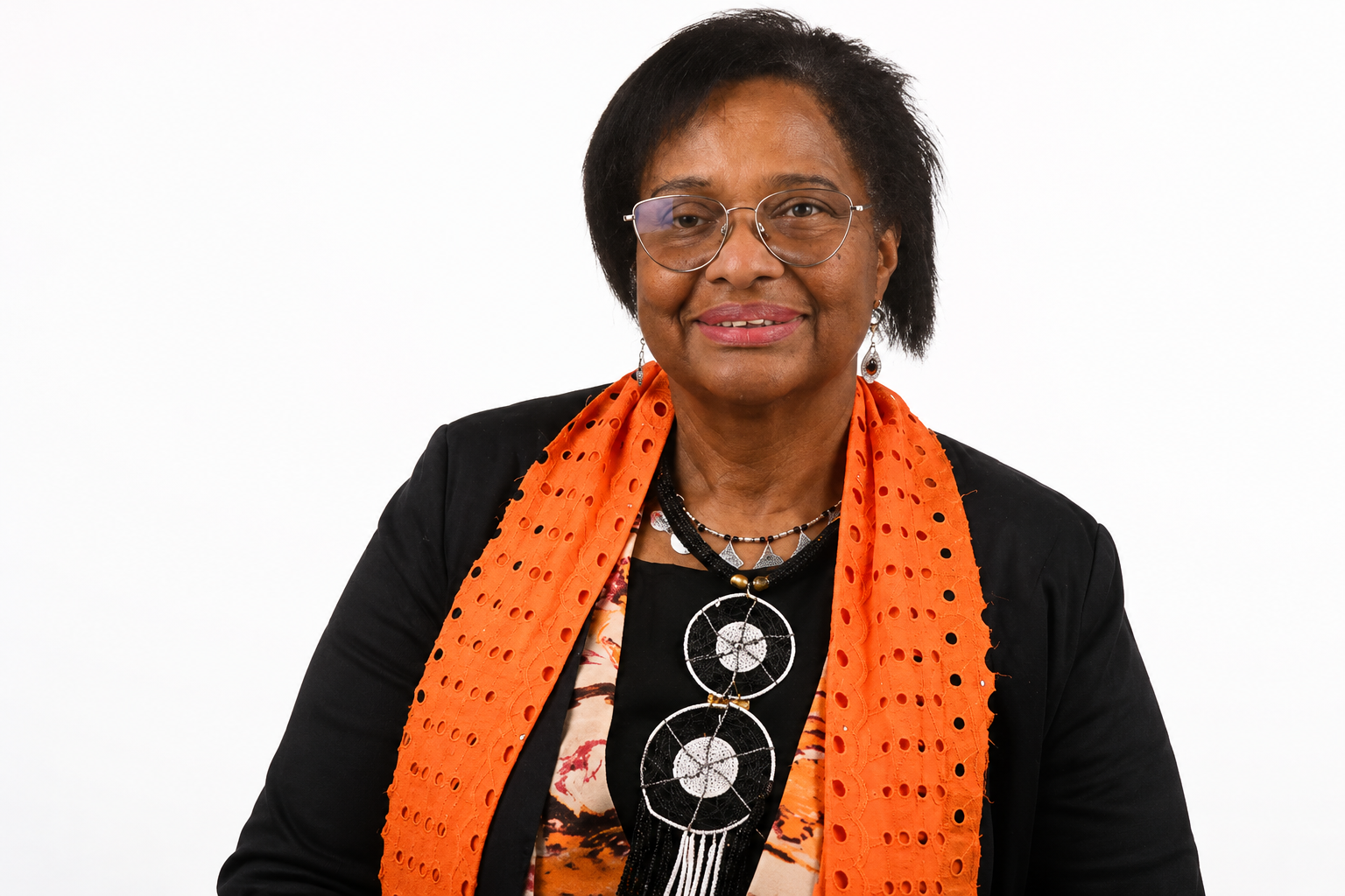 Menaces racistes à Berlin : Dr.Pierrette Herzberger-Fofana exprime sa solidarité à Each One Teach One (EOTO) 16 Menaces racistes à Berlin : Dr.Pierrette Herzberger-Fofana exprime sa solidarité à Each One Teach One (EOTO)
