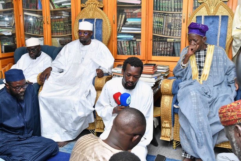Médina Baye : Ousmane Sonko présente ses condoléances au Khalife général 18 Médina Baye : Ousmane Sonko présente ses condoléances au Khalife général