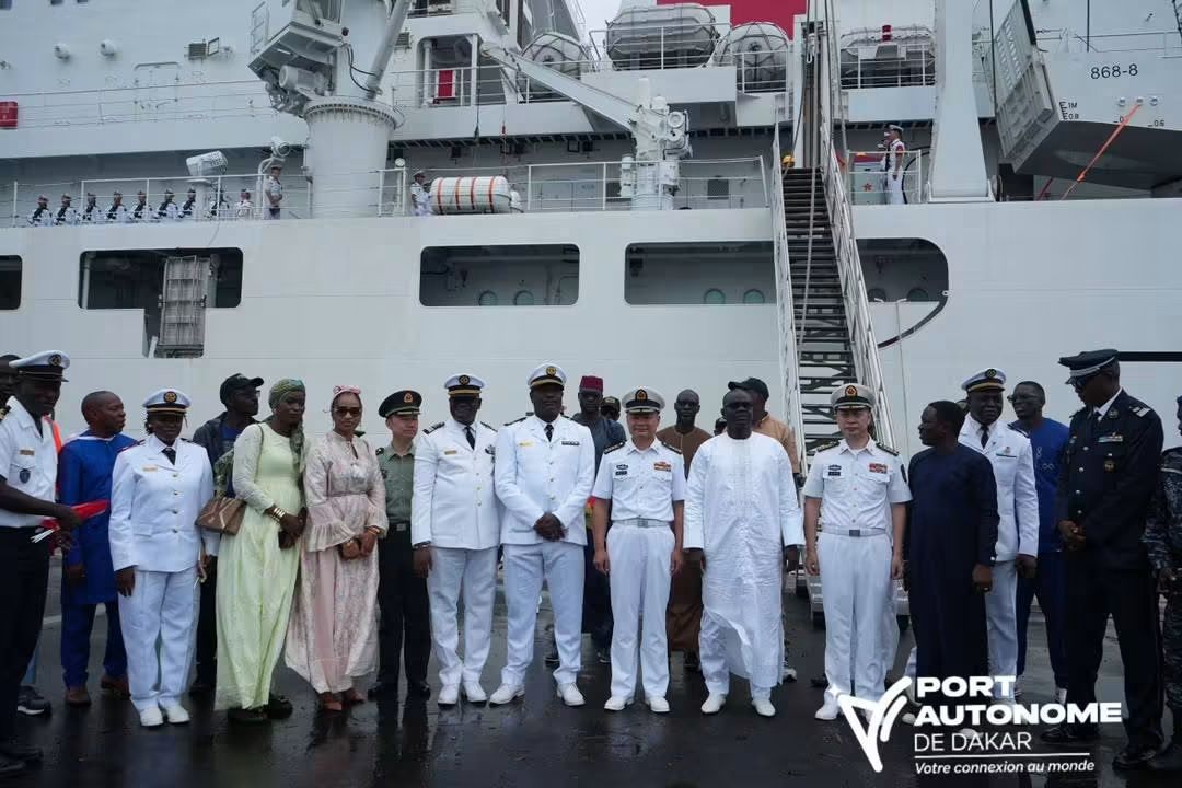 Le navire-hôpital chinois JIXIANG FANGZHOU accueilli au Port de Dakar 23 Le navire-hôpital chinois JIXIANG FANGZHOU accueilli au Port de Dakar
