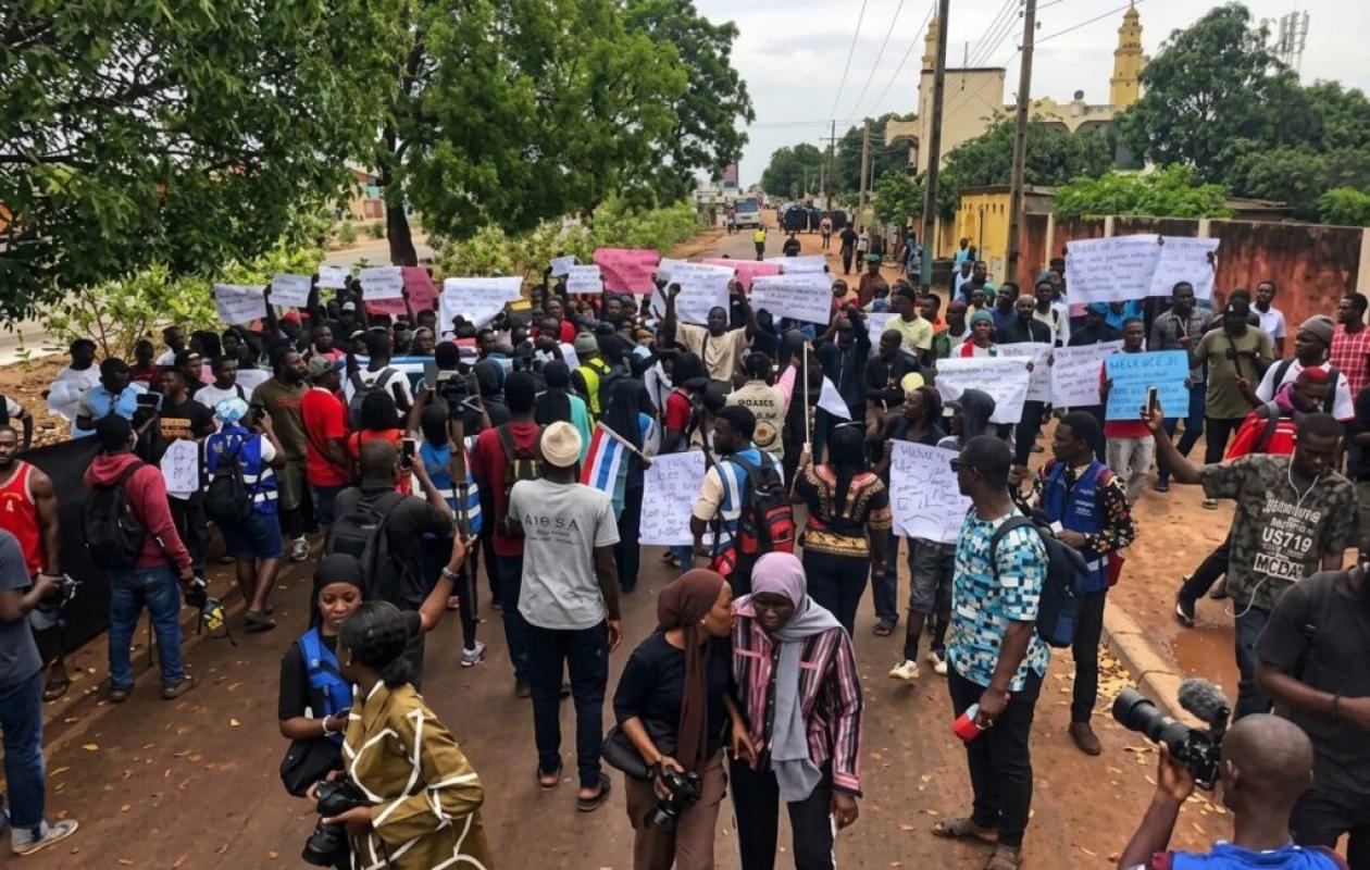 Gambie : Les coupures d’électricité provoquent des manifestations