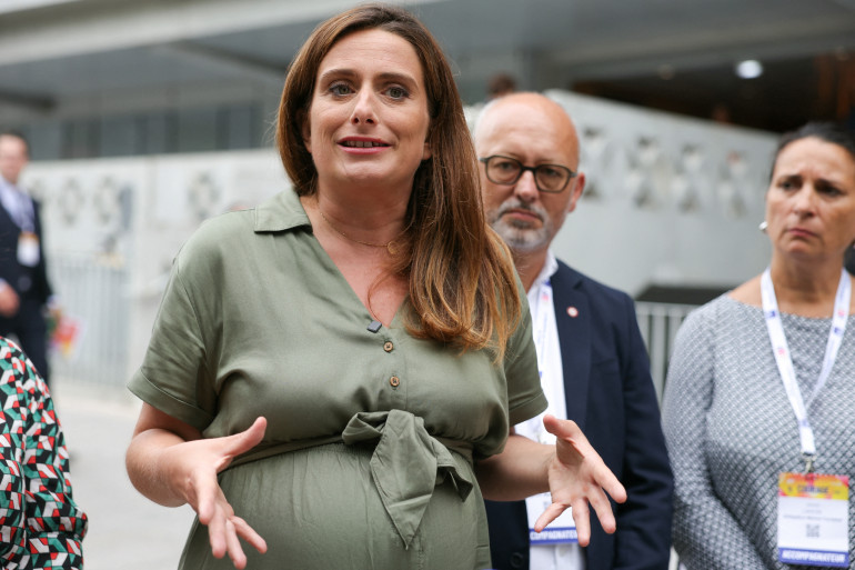 France : Une candidate à la présidentielle accouche en pleine campagne