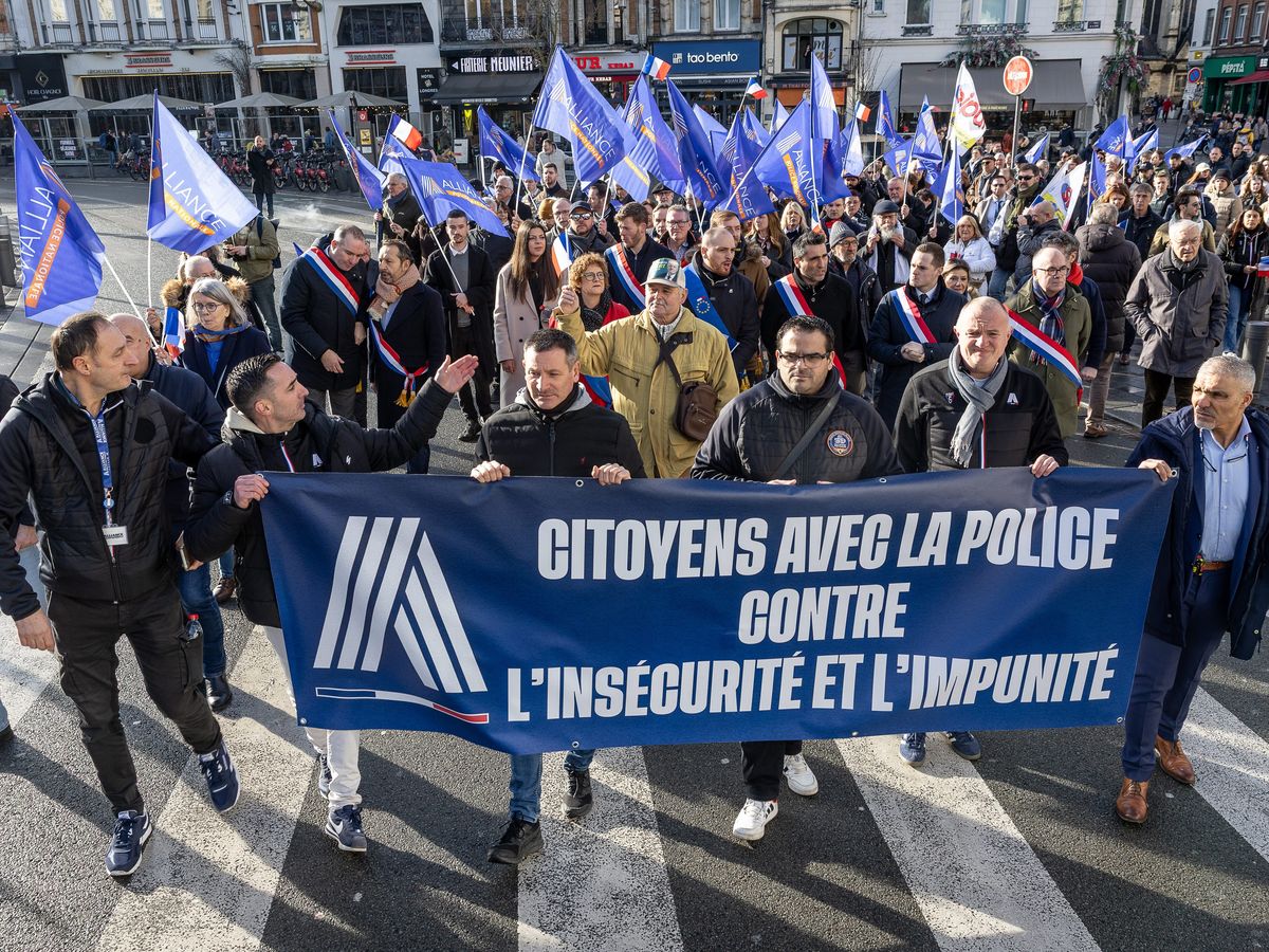 Macron face à une France en colère...un crépuscule qui rappelle celui de Macky 2 maxnewsspecialtwo482538 697dfb8b6ccb4097367107